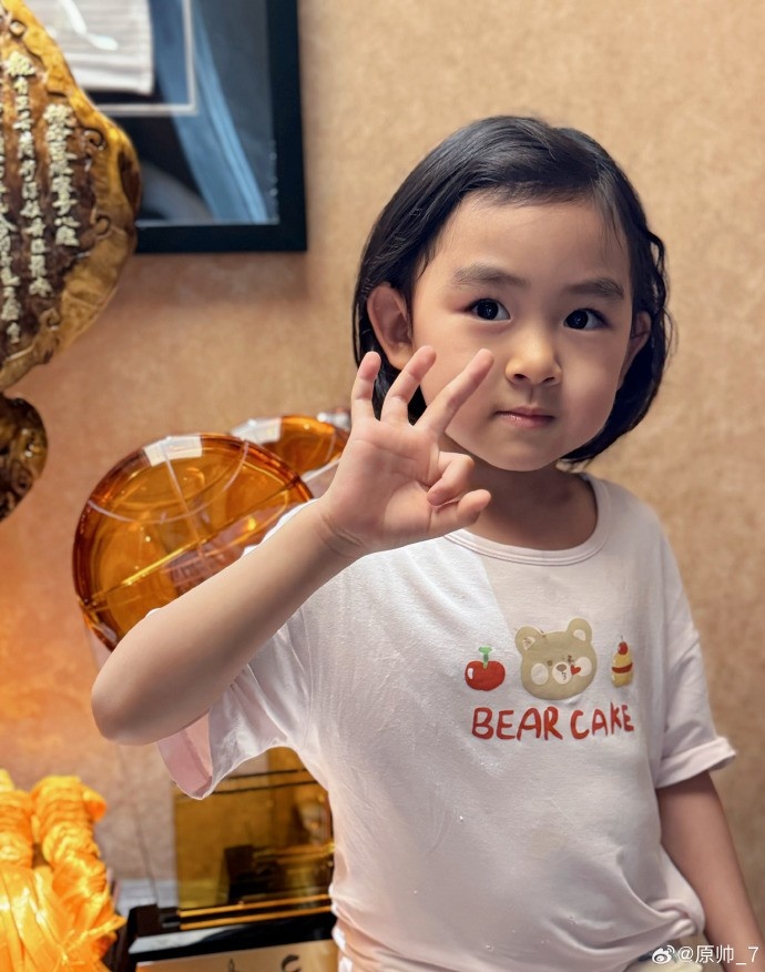  三分大賽三冠王！原帥曬三冠獎(jiǎng)杯：完成了女兒給安排的任務(wù)！
