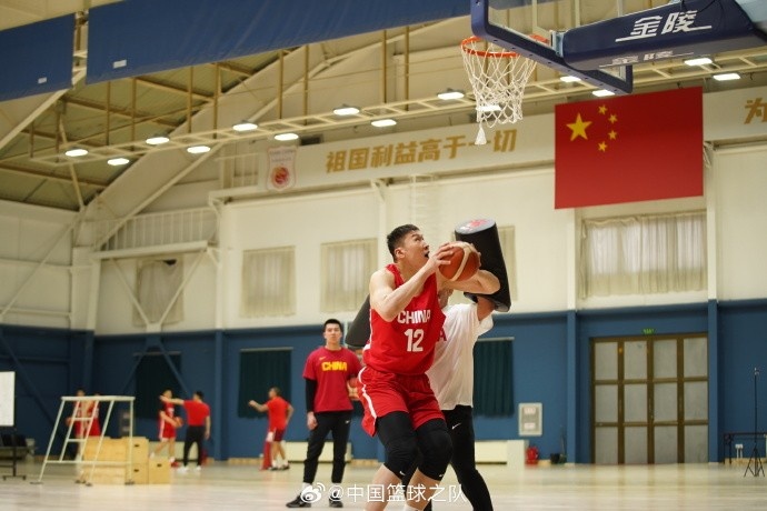  中國籃球之隊(duì)官博：大塊頭 大能量 祝李炎哲25歲生日快樂！