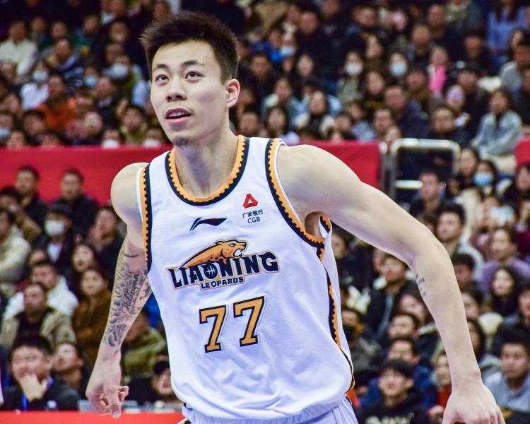  狀態(tài)復蘇！張鎮(zhèn)麟上半場11投7中&三分4中1 拿到15分4板4助2斷