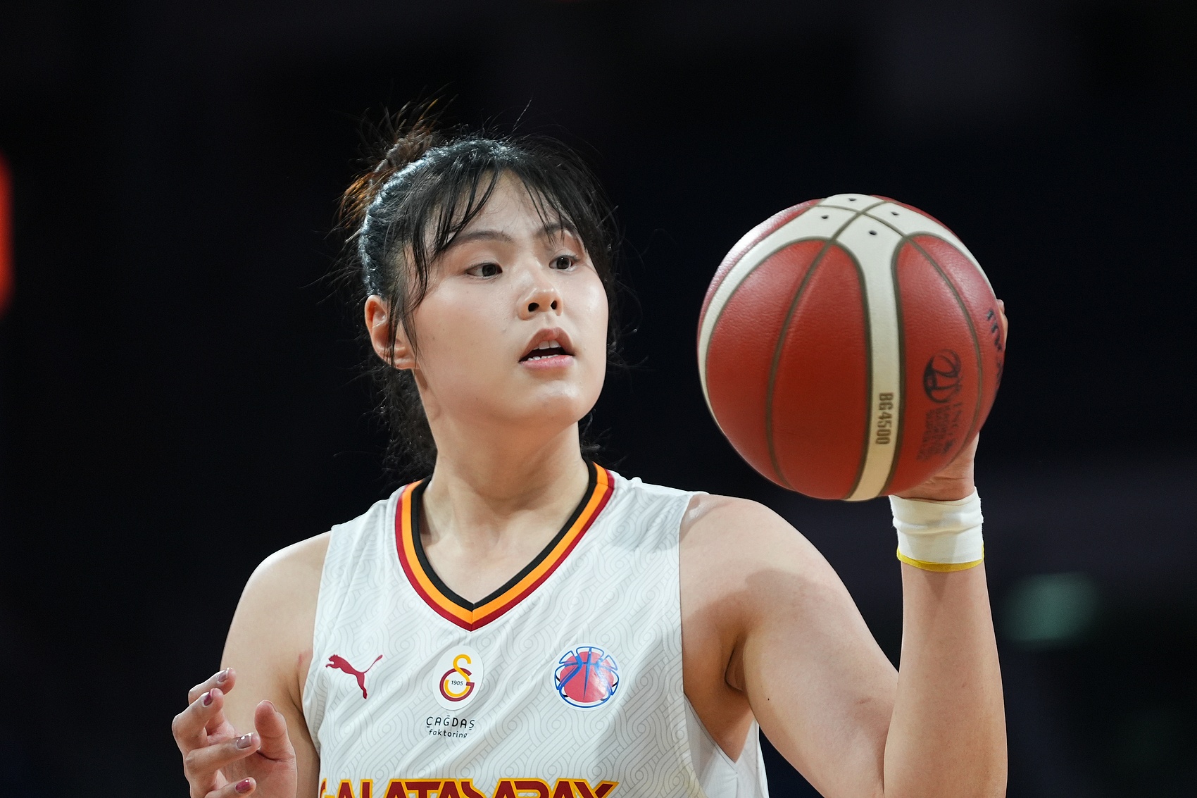  穩(wěn)定高效！李月汝9中6得到18分10板1助2斷1帽 罰球6中6