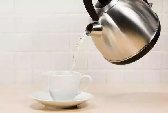 白開水是凈水嗎？怎么選擇好的凈水機(jī)